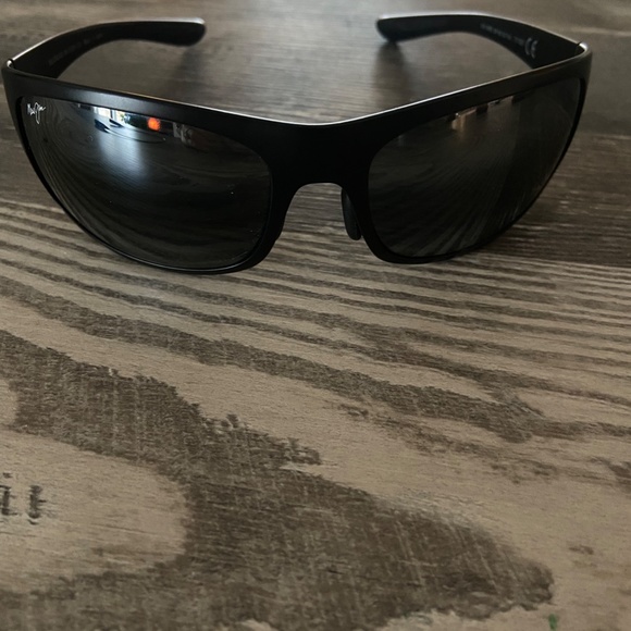 Maui Jim Big Wave Sunglasses. Black. Mens - Picture 11 of 11